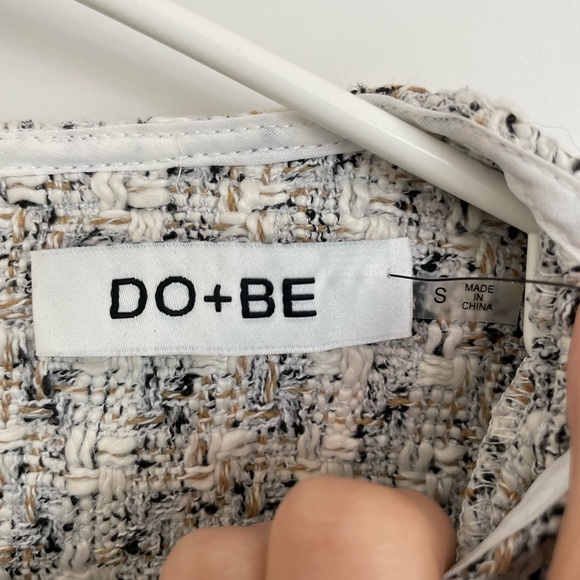 DO&BE tweed button cropped top small - Picture 2 of 4